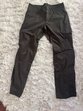 Title nine olive Cargo joggers